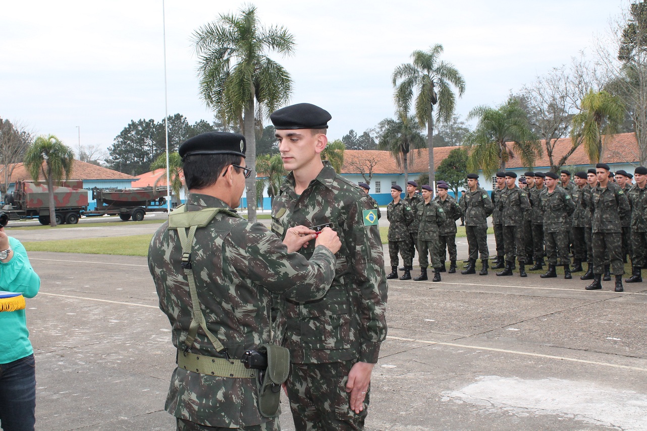 Formatura no 5º BEC Bld comemora Dia do Soldado Vvale