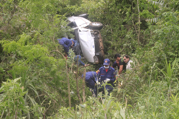 Motorista Sofre Acidente Ap S Desviar De Buraco Na Sc