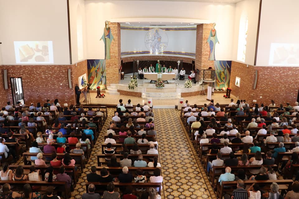 Novos Padres tomam posse na Paróquia Nossa Senhora das Vitórias