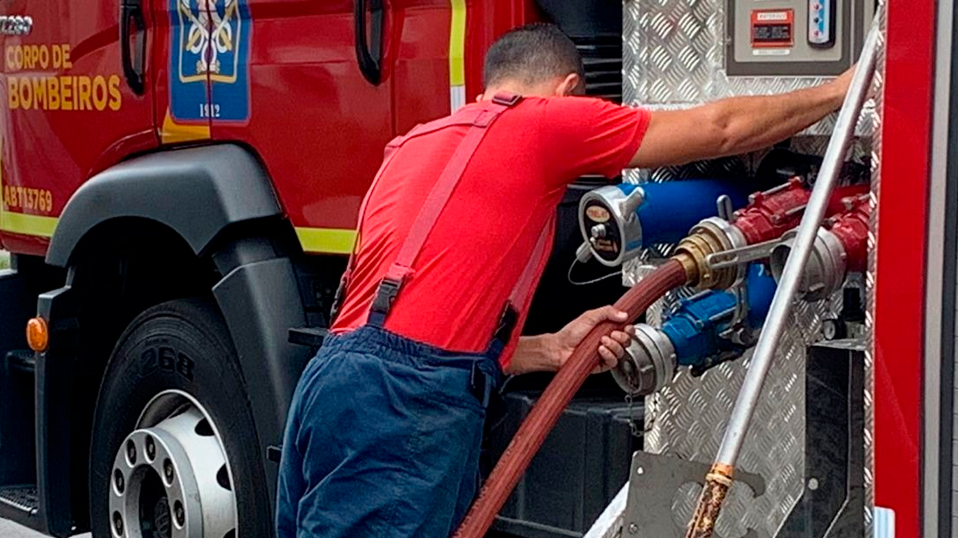 Corpo de Bombeiros controlam princípio de incêndio em empresa