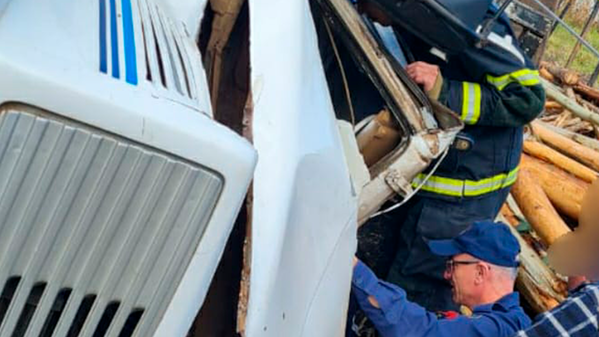 Motorista Preso Nas Ferragens Foi Resgatado Sem Les Es Aparentes Diz