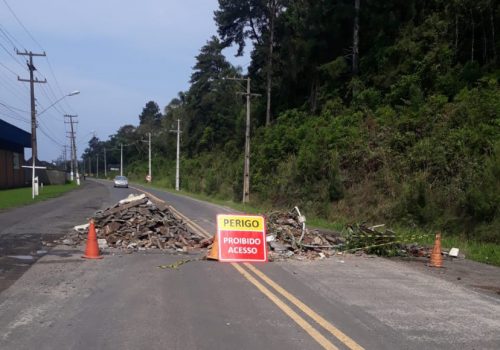 Der Bloqueia Passagem De Ve Culos Pesados Na Avenida Jo O Paulo Reolon