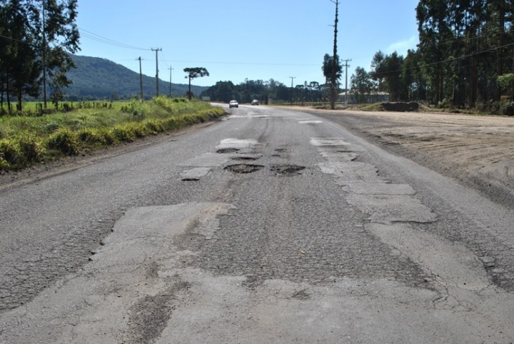 buracos-br135-portouniao-720x482