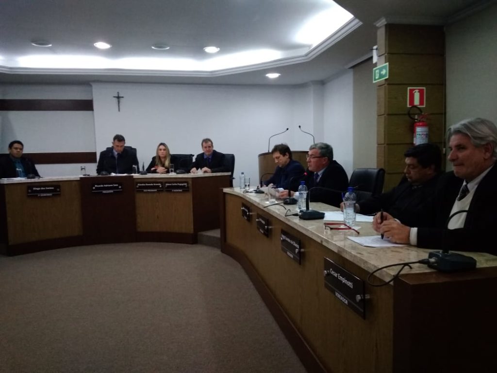 uva-camara-politica