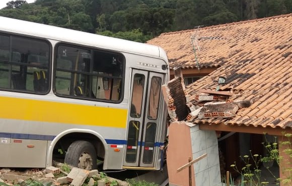 onibus-saojoaodotriunfo-acidente 9