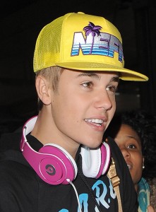 justin_bieber_yellow_hat_black