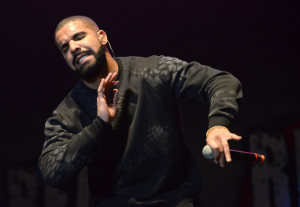 INGLEWOOD, CA - NOVEMBER 08:  Musician Drake performs onstage during REAL 92.3's 'The Real Show" at The Forum on November 8, 2015 in Inglewood, California.  (Photo by Scott Dudelson/Getty Images)