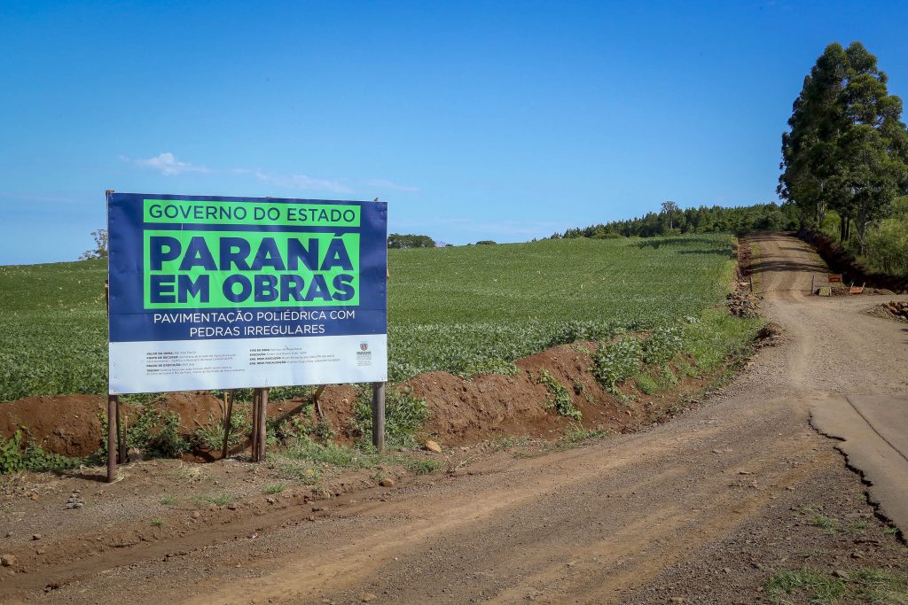 Paraná investe R$ 304 milhões na pavimentação de 1.000 km de estradas rurais 