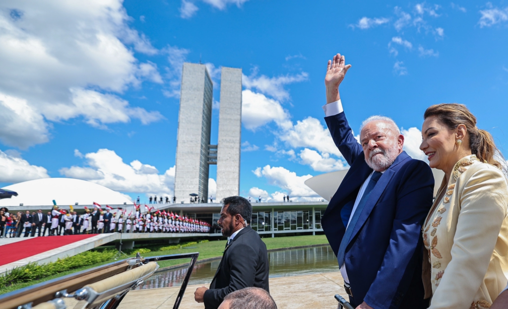Lula assume a presidência pela terceira vez