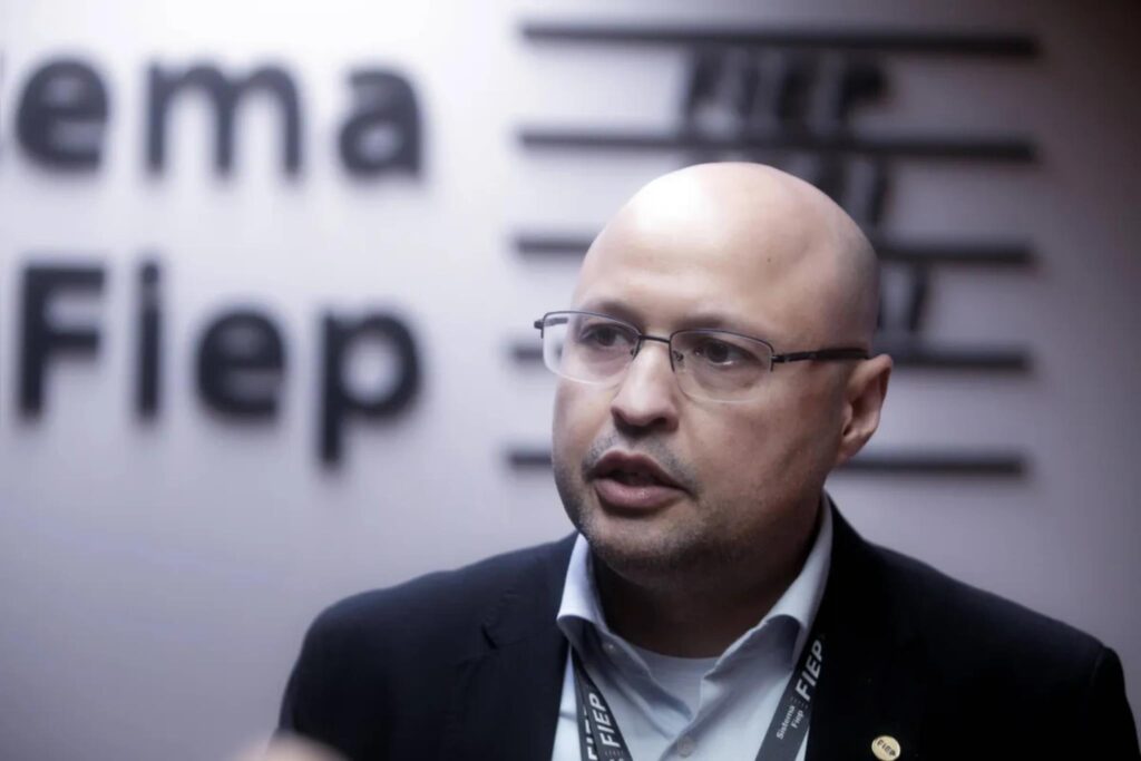 Entrevista com o presidente eleito da FIEP, Edson Vasconcelos