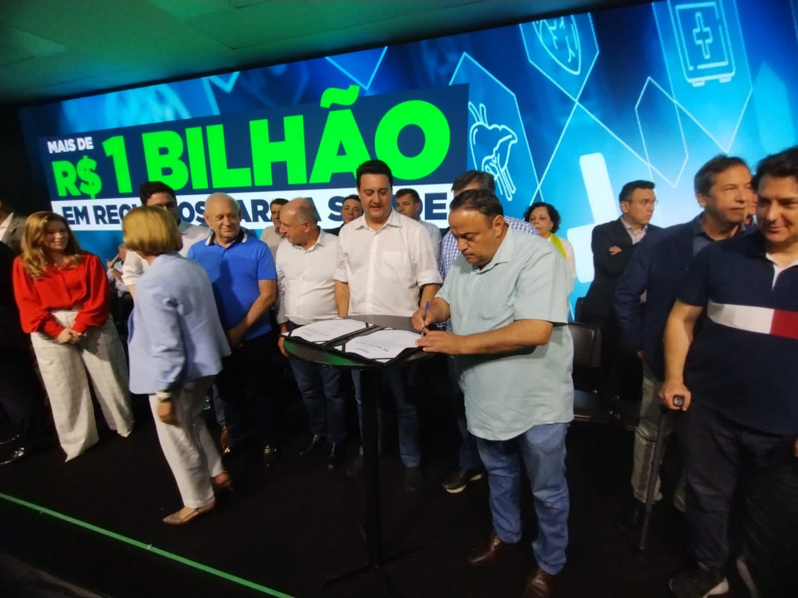 Deputado Hussein Bakri comemora liberação de mais de R$ 1 bilhão para a saúde do Paraná