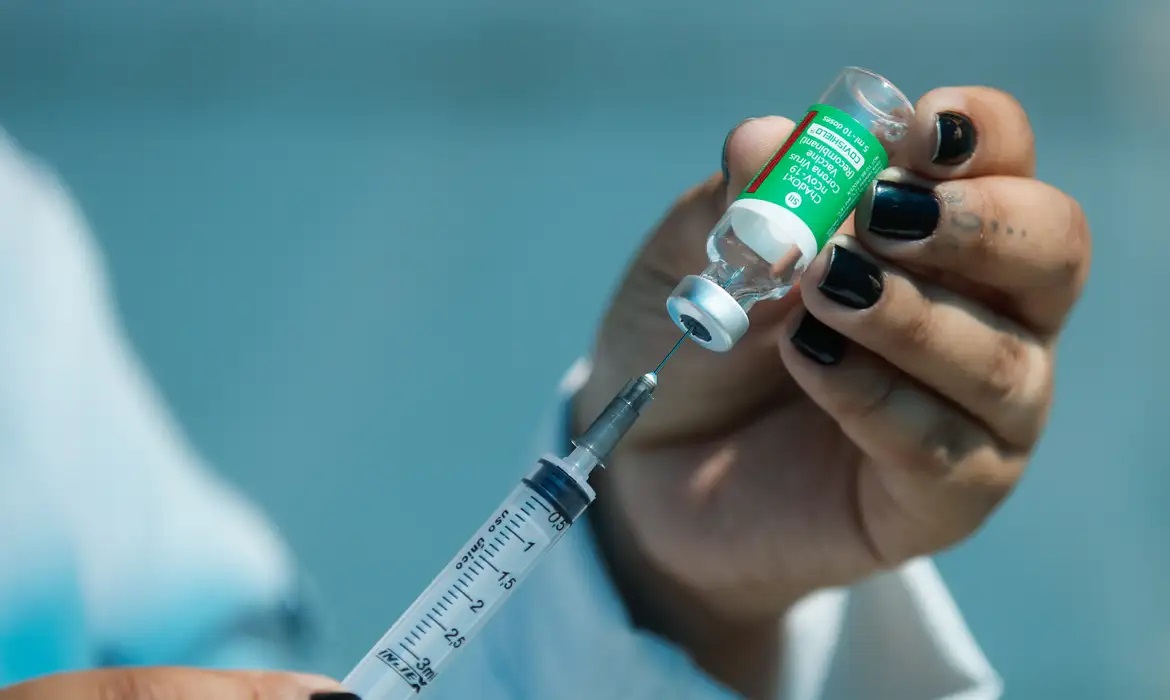 COLUNA PELO ESTADO: A polêmica em torno da vacina para estudantes