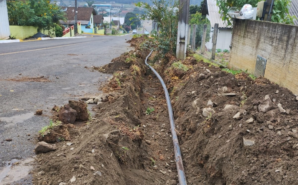 CASAN instala mais 1,2 km de rede de água para 1.300 moradores de Porto União
