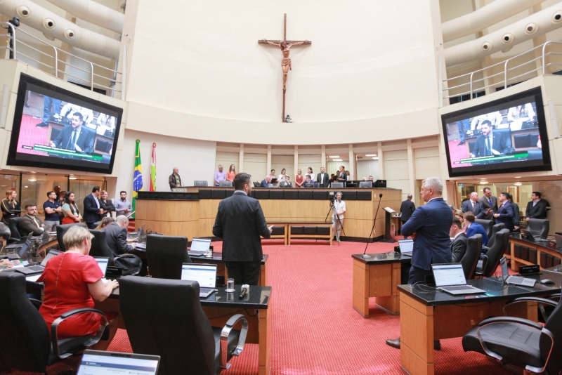 COLUNA PELO ESTADO: PL do Governo é aprovado na Alesc