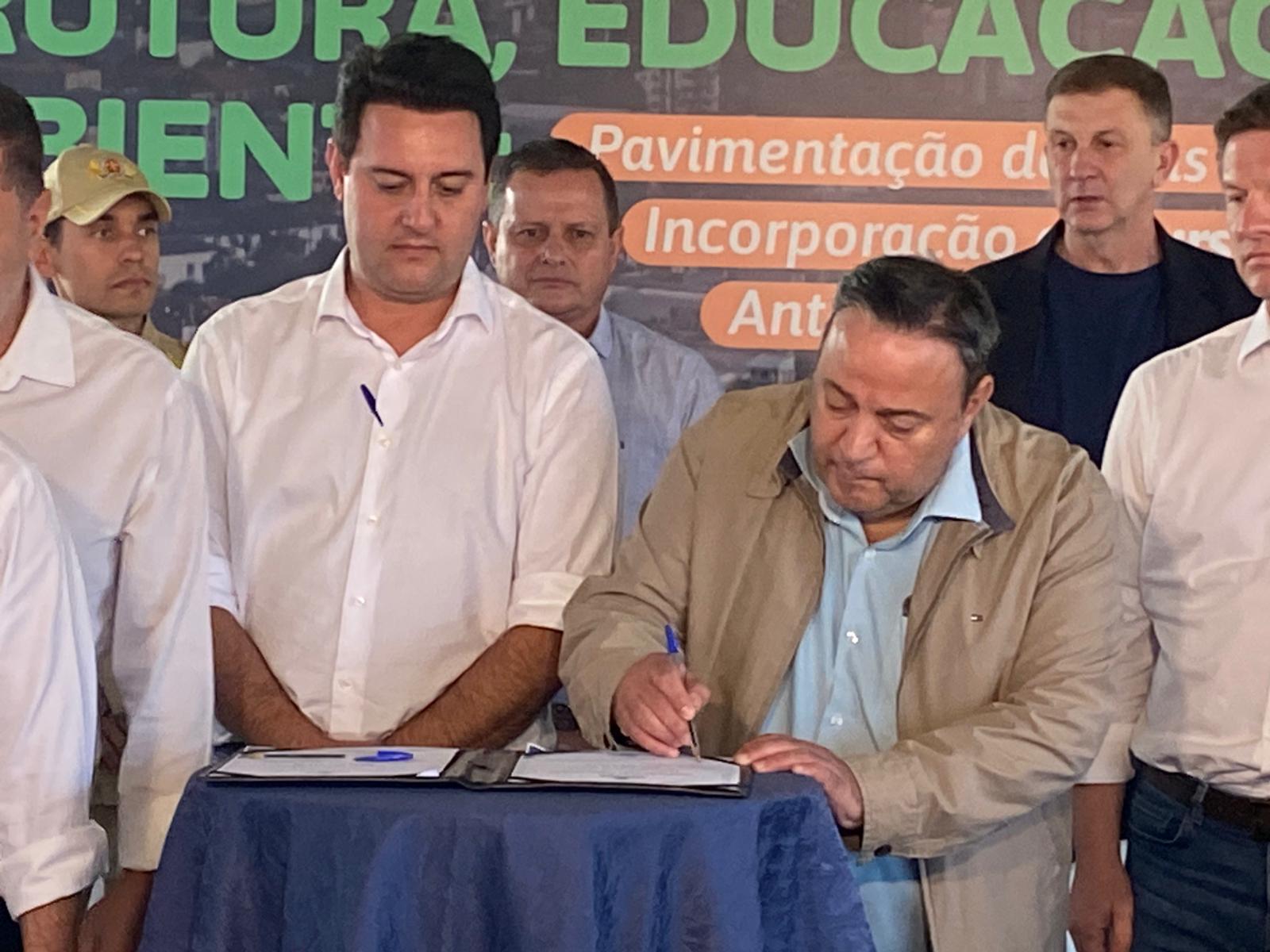 Bakri e Ratinho anunciam projeto para cheias do Iguaçu e estadualização da Uniuv