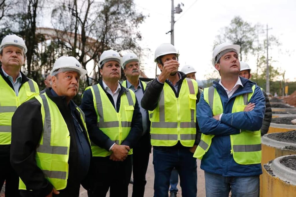 Hussein e Ratinho vistoriam obras de contenção do Morro da Dona Mercedes