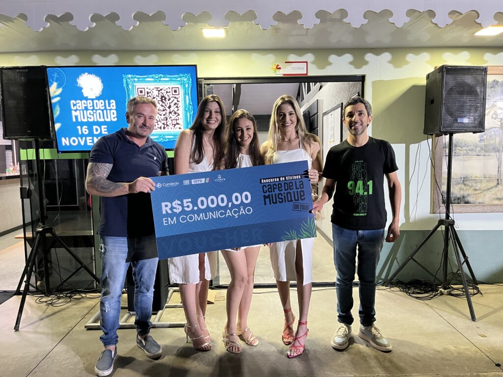 Concurso de Vitrines Azul e Branco é sucesso no Clube de Vantagens + Comércio