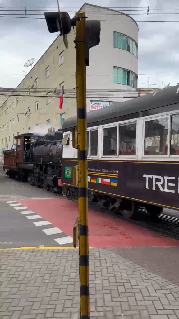 De volta aos trilhos, locomotiva 310 faz passeios teste no Vale do Iguaçu