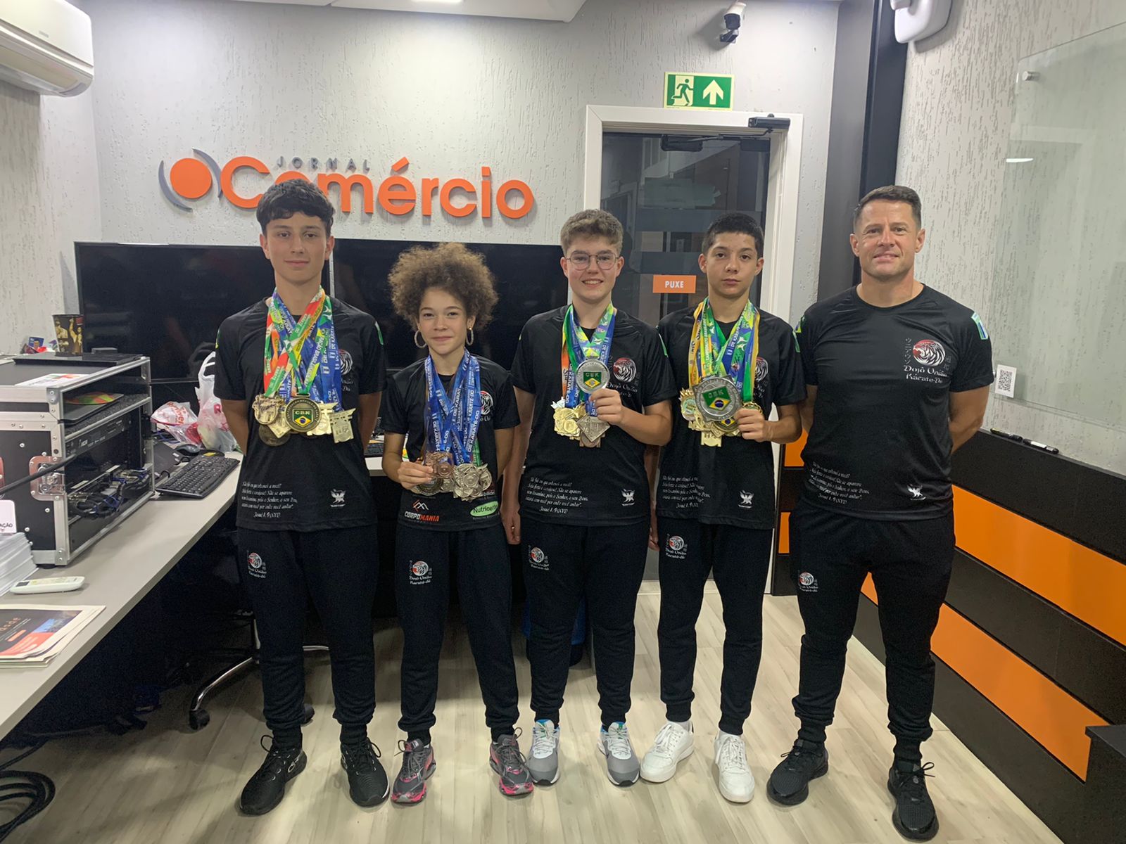 Adolescentes do Vale do Iguaçu conquistam Campeonato Paranaense de Karatê