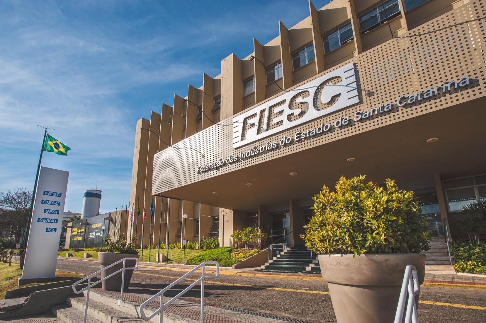 COLUNA PELO ESTADO: Medidas de Trump começam a preocupar a indústria brasileira