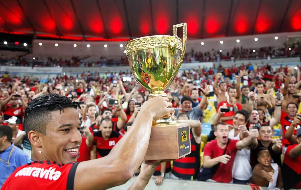 Iguaçu anuncia contratação do atacante Nixon, ex-Flamengo