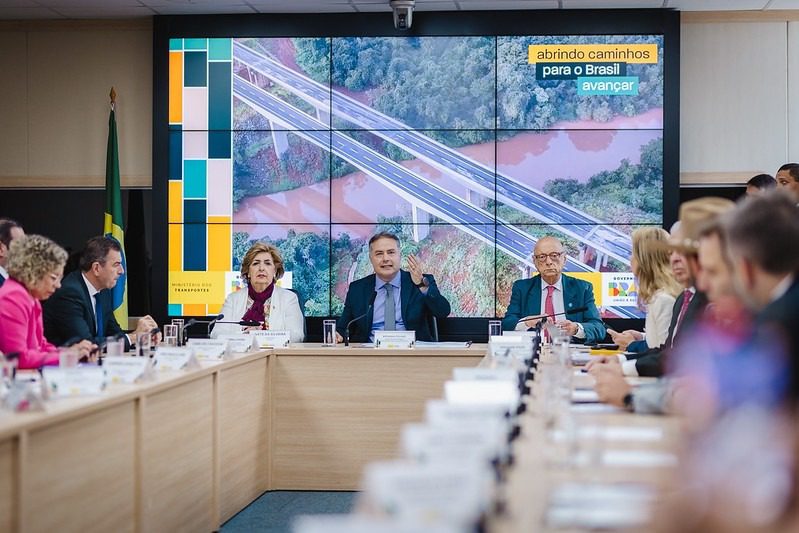 COLUNA PELO ESTADO: Governador participará de reunião com ministro de Lula