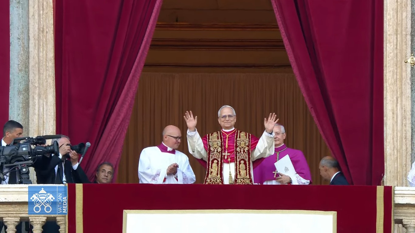 Robert Francis Prevost é eleito 267° Papa, adotando nome de Leão XIV