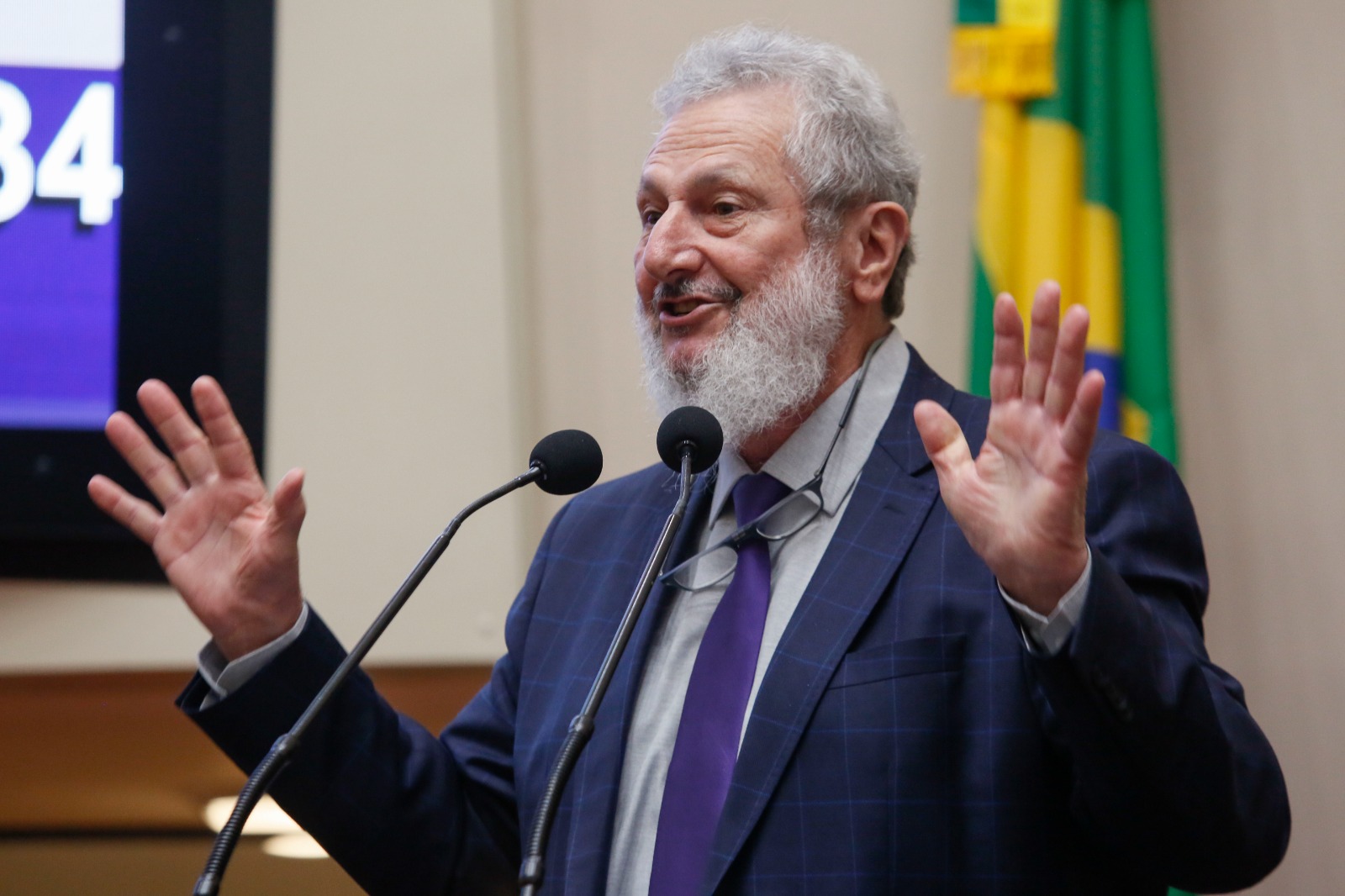 COLUNA PELO ESTADO: Regulamentação da lei do canabidiol é alvo de críticas