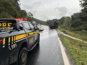 URGENTE: Cinco soldados recutras do 5º BE Cmb Bld se envolvem em acidente na BR-153