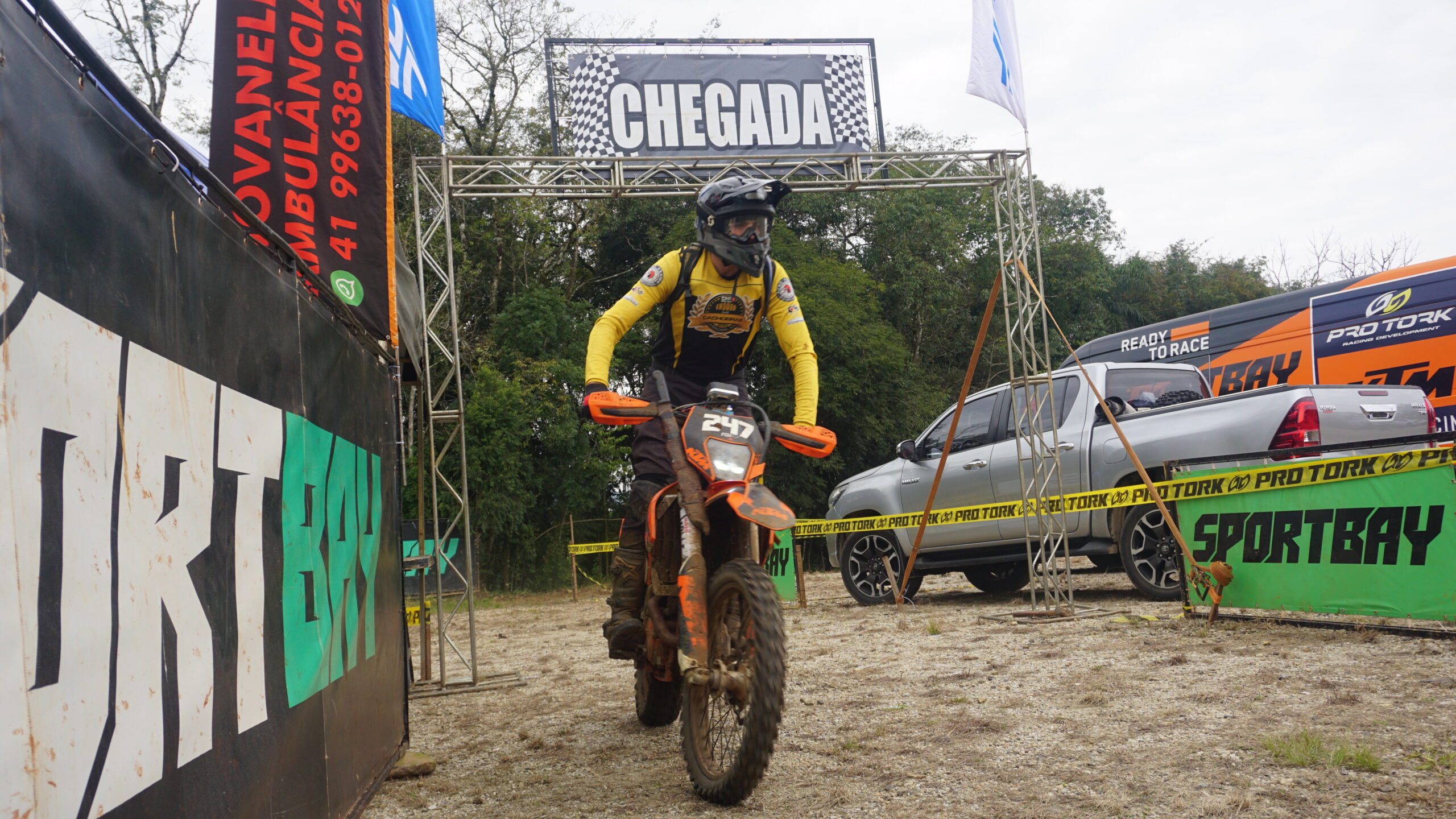 Esportes: Enduro das Cachoeiras, corrida de rua e varzeano