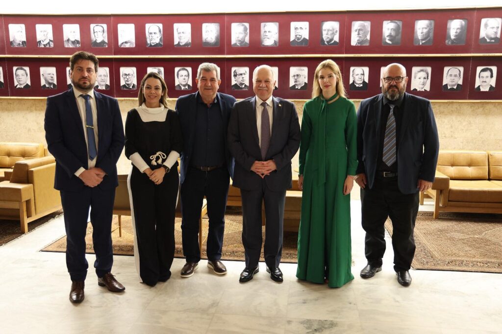 COLUNA PELO PARANÁ: Apaes do Paraná