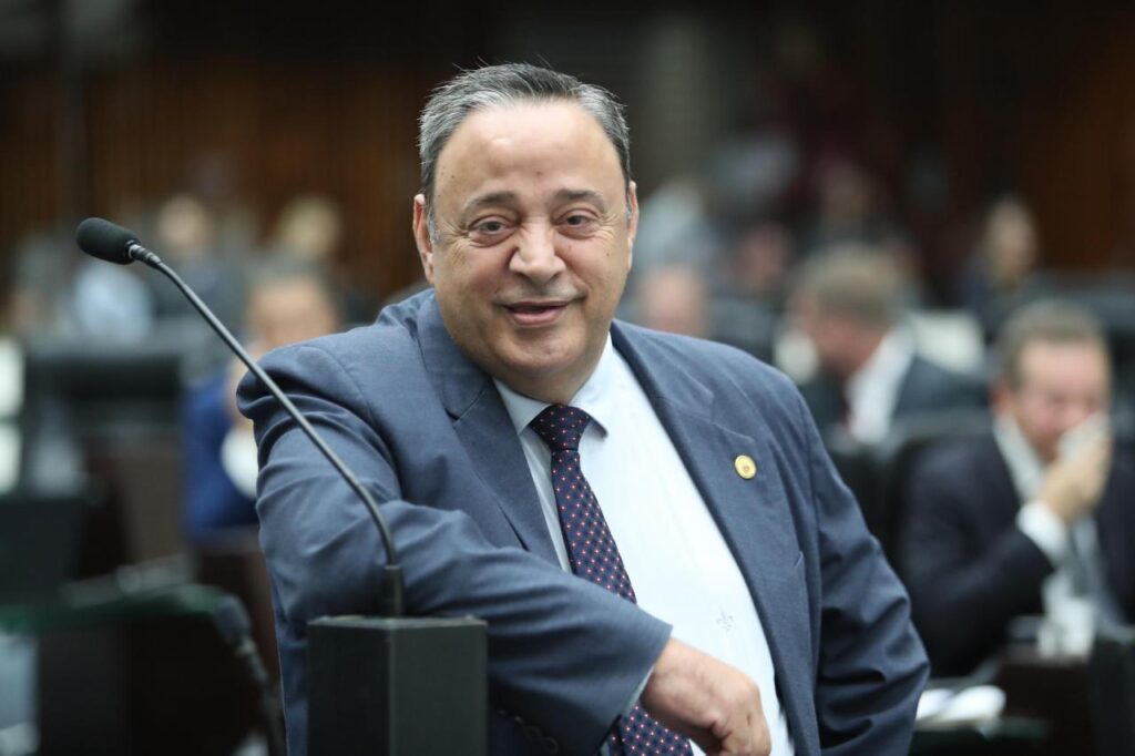 Deputado Hussein Bakri destaca unanimidade em aprovação do projeto que reduz IPVA em 45% no Paraná