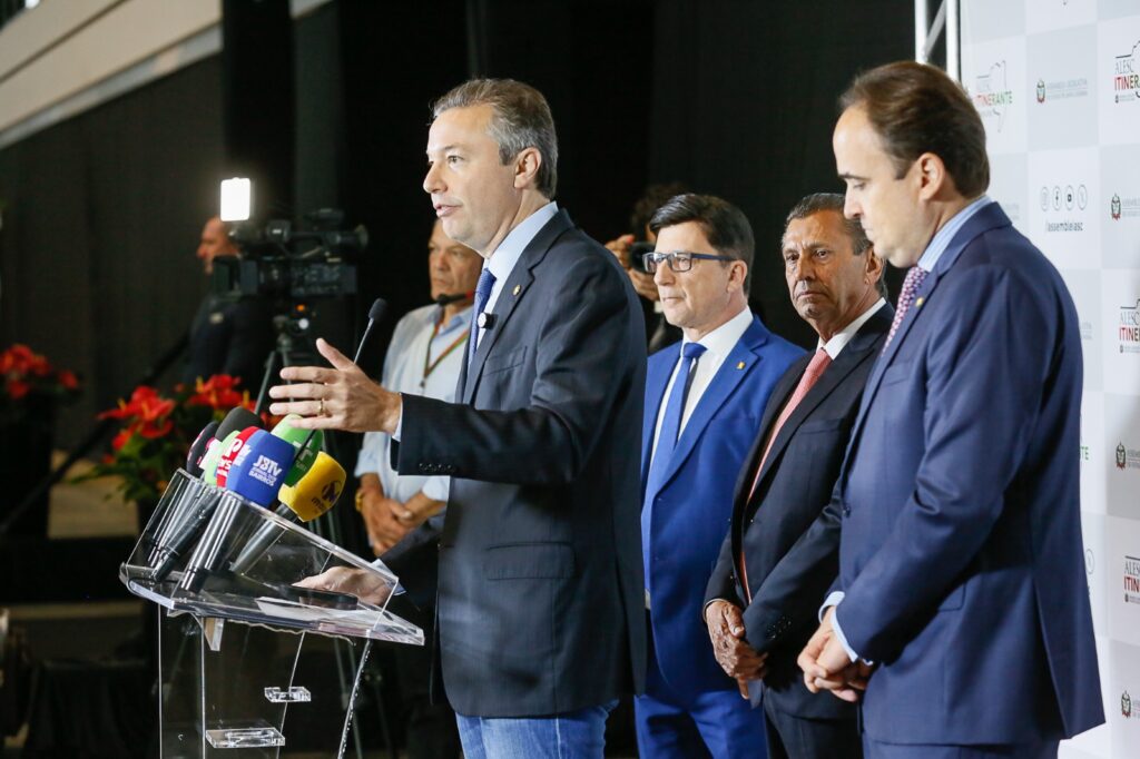 COLUNA PELO ESTADO: Alesc Itinerante em Balneário Camboriú