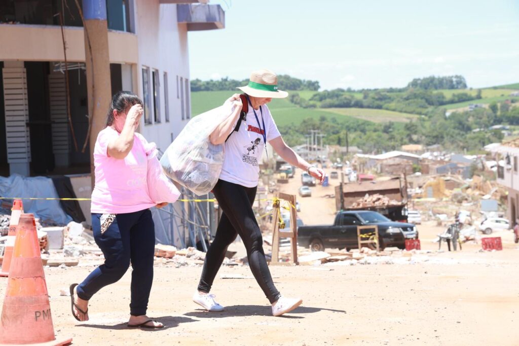 COLUNA PELO PARANÁ: Escritório de reconstrução