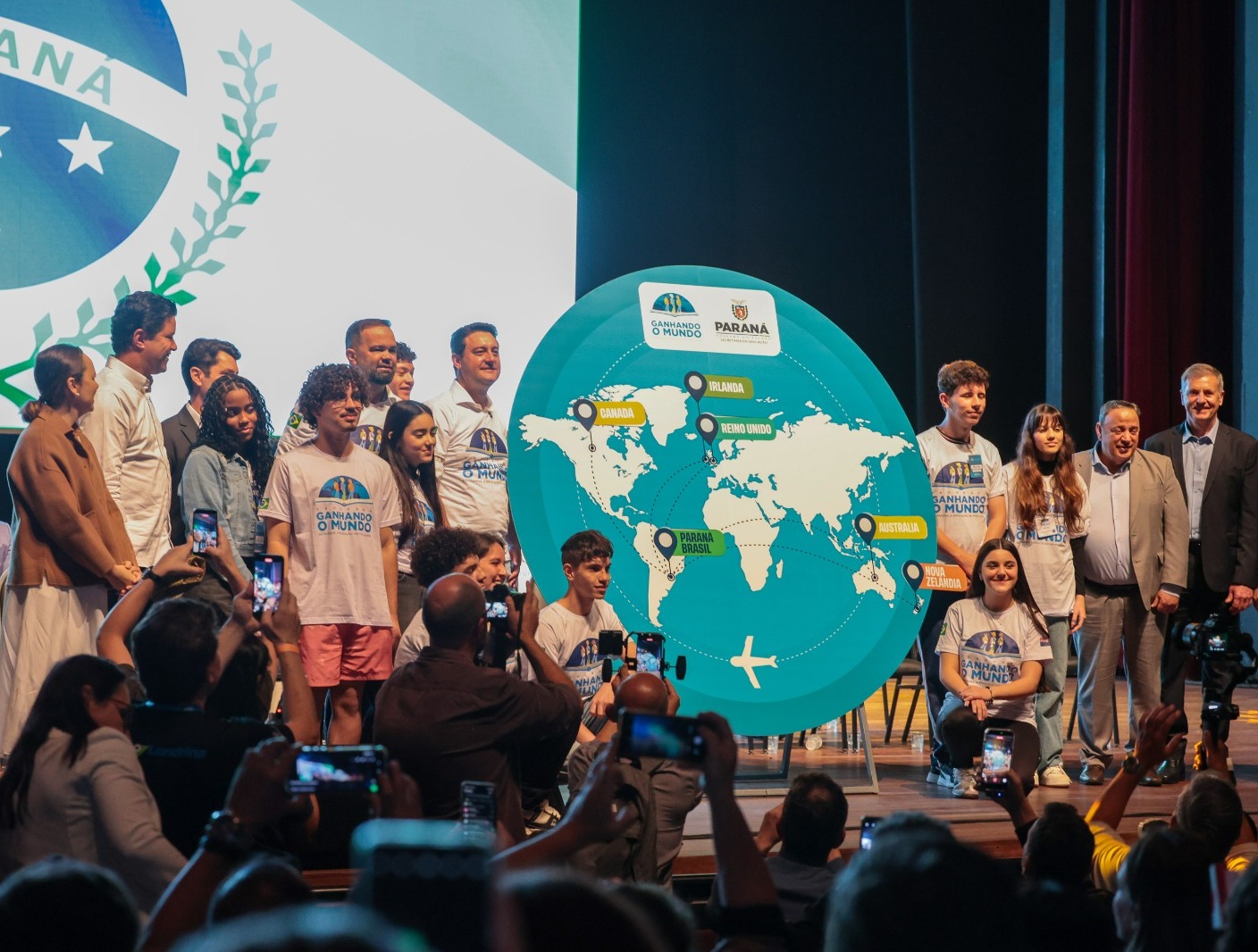 Hussein Bakri destaca embarque de 2 mil alunos da rede estadual no Ganhando o Mundo