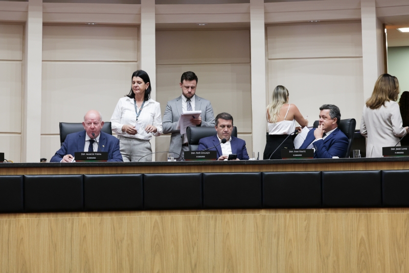 COLUNA PELO ESTADO: Projetos do Governo são enviados para o Plenário da Alesc