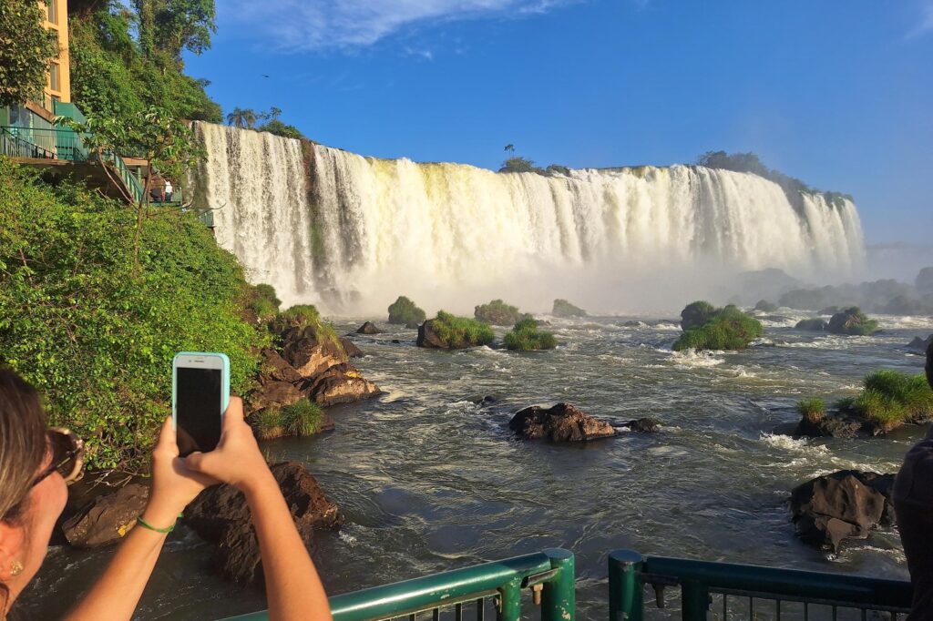 COLUNA PELO PARANÁ: estado em destaque com turismo, obras e política em foco