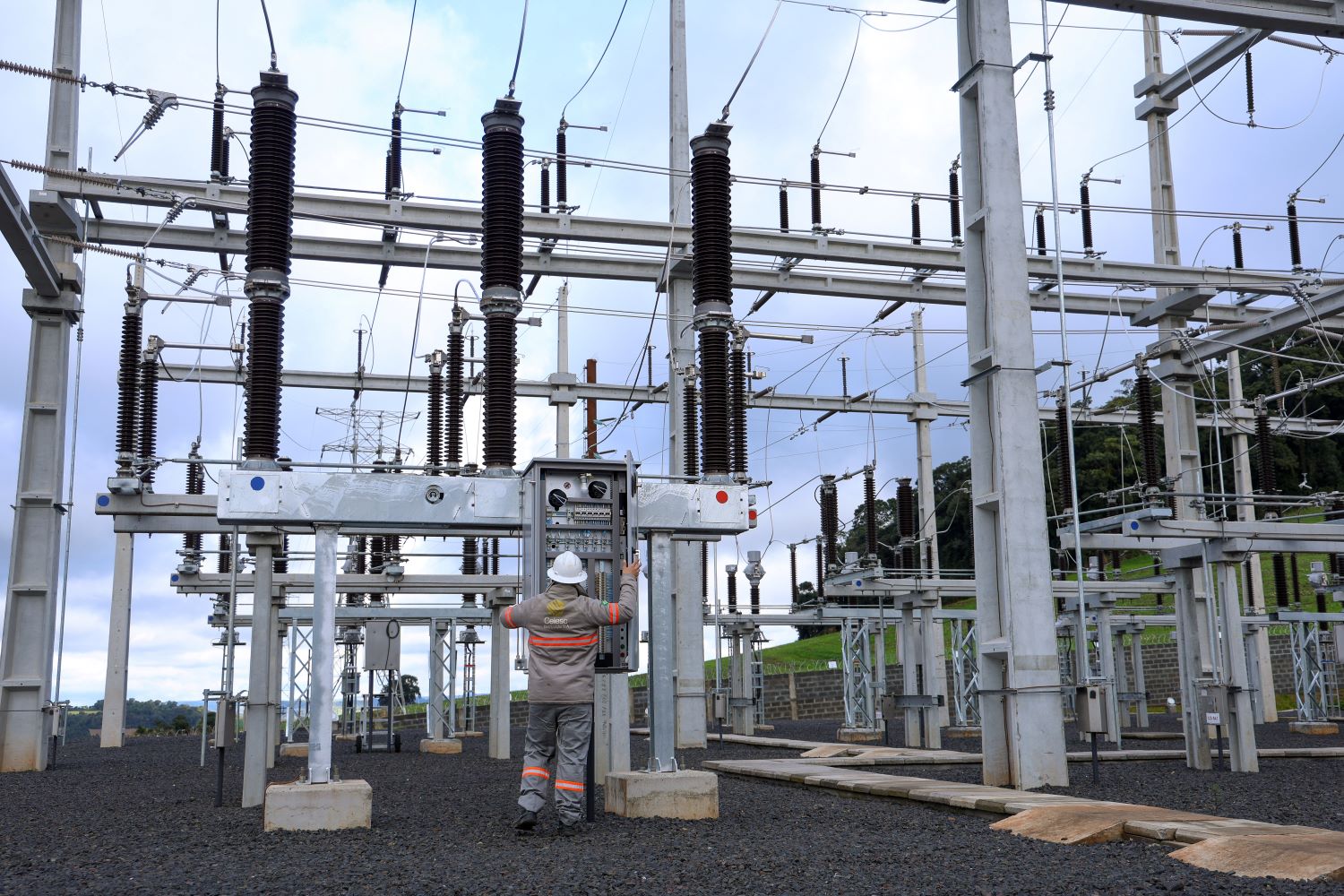 COLUNA PELO ESTADO: Governo anuncia investimento em energia no Meio Oeste