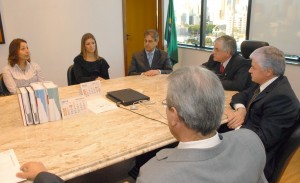 Comitiva de União da Vitória visita o presidente do Tribunal de Justiça do Paraná