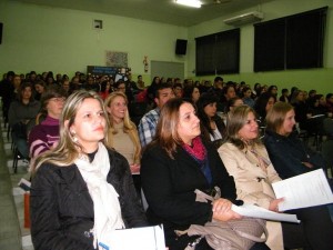 Tons de Jobim, Lima Barreto e Maurice Banchot foram temas da palestra de abertura da X Jellvi e IV Jornada Hispânica da Fafiuv