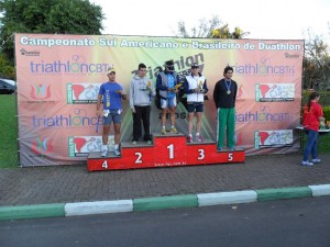 Triatleta Luis Stenzinger garante vaga no Mundial