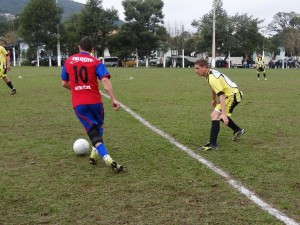 Mercado Limeira vence e é líder do grupo do Campeonato do Escurinho