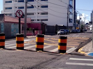 Moradores reprovaram a colocação de tubos de concreto na rua Dr. Cruz Machado em União da Vitória