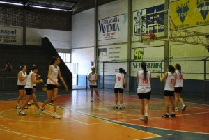 basquete-feminino-portouniao Basquete feminino Sub-17 em quadra pelo Estadual