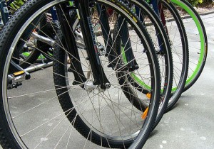 Pátio da Delegacia de União da Vitória está lotado de bicicletas abandonadas 