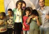 Catiane Rossoni recebe o carinho dos eleitores