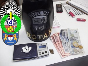 Traficante e usuários são presos