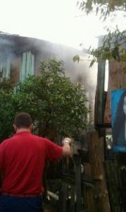 Incêndio destrói casa no Ponte Nova