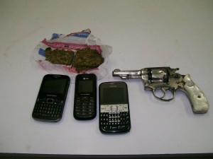 Rotam prende traficante e apreende revolver