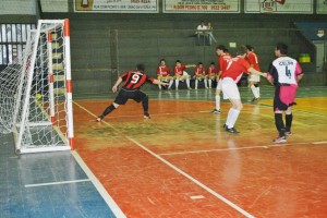 Muitos gols no Cascudão de futsal